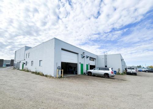 113 Ave Multi Bay Exterior Loading