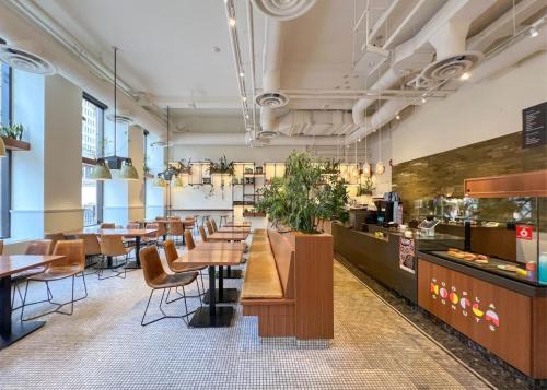 Hudson's Block Stephen Avenue Retail Interior 1